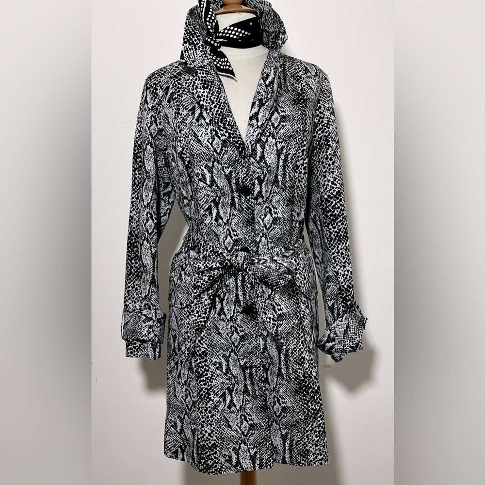 WHO WHAT WEAR Fab trendy cool designer snake trench rain coat. Wow SZ L